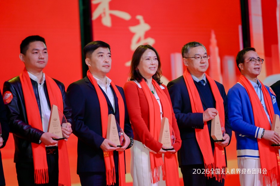 左二為副總經理陳波海先生 左二為副總經理陳波海先生