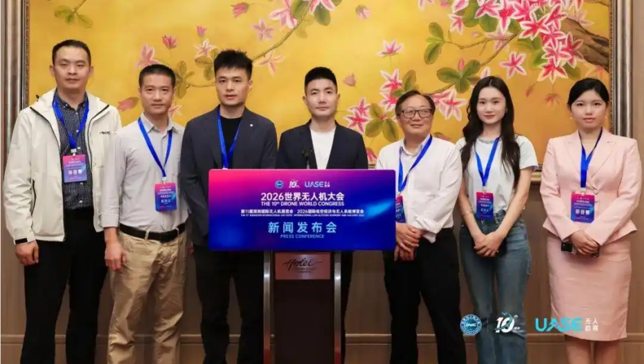 無(wú)人機(jī)參展商合影